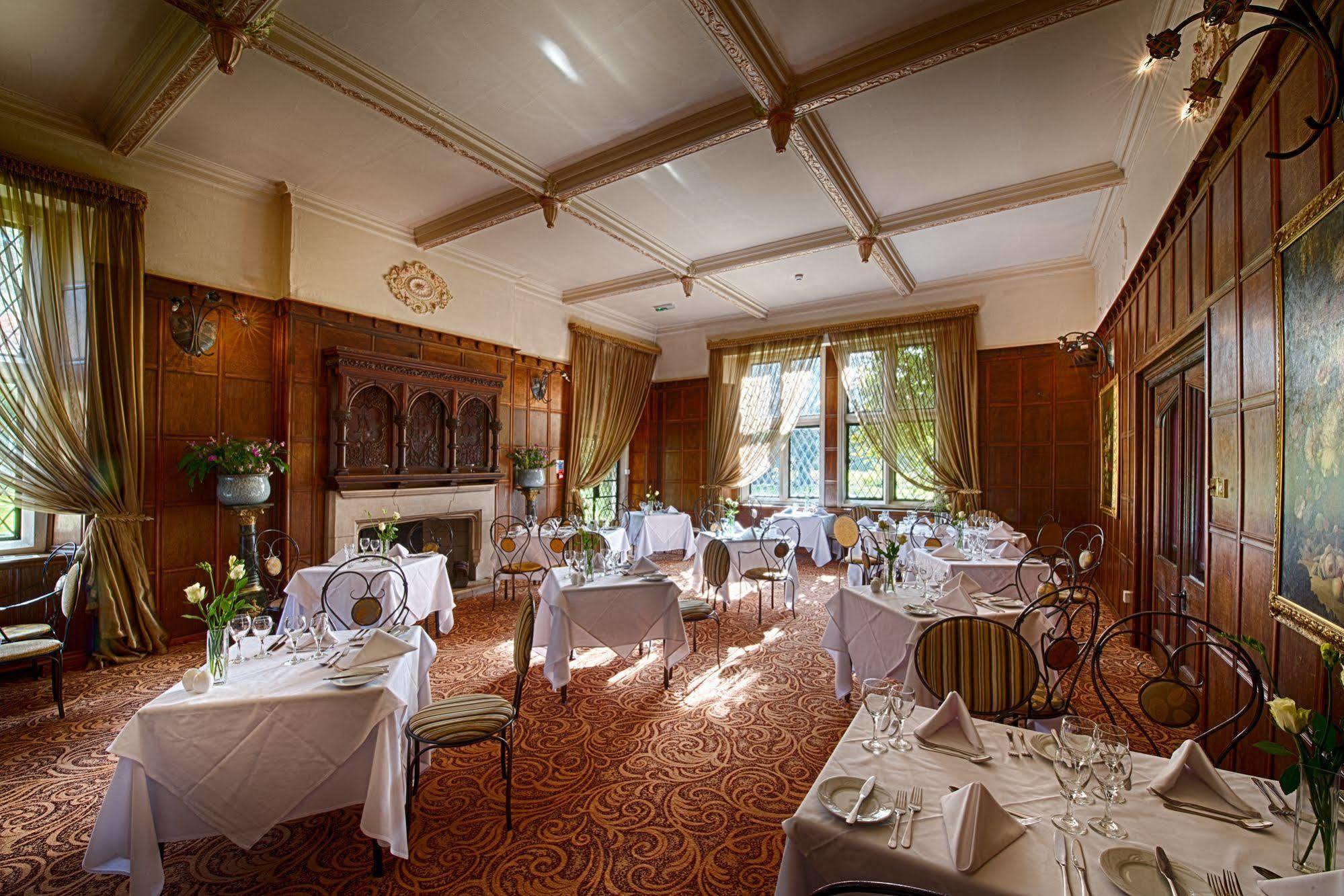 Miskin Manor Hotel Hensol Ngoại thất bức ảnh