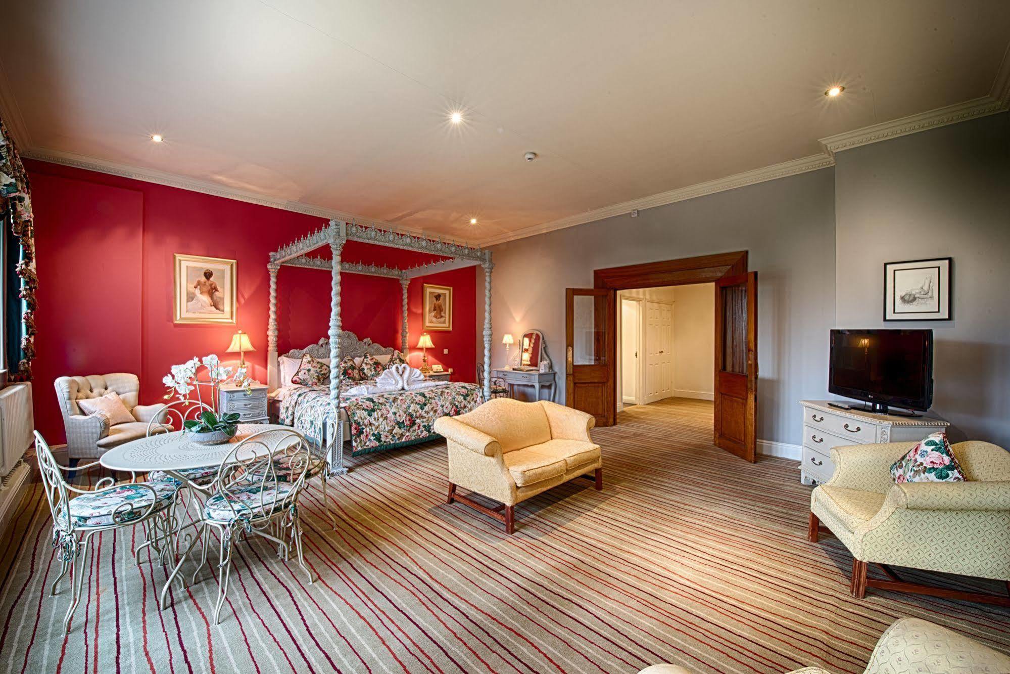 Miskin Manor Hotel Hensol Ngoại thất bức ảnh